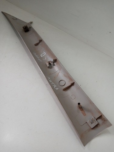 Moldura Coluna Para Brisa Lado Dir Gm Astra 93267188 Originl