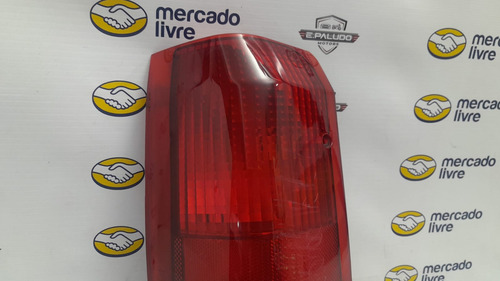 Lanterna Direita Paralela Tricolor Ford F1000 93/99 Detalhe