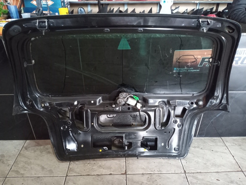 Tampa Traseira Renault Scenic 03/10 (c/detalhe )