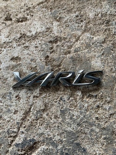 Emblema Toyota Yaris 17/21 Original Usado