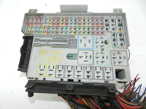 Caixa De Fusíveis Gm Vectra 2.0 1997 A 2005 93250528