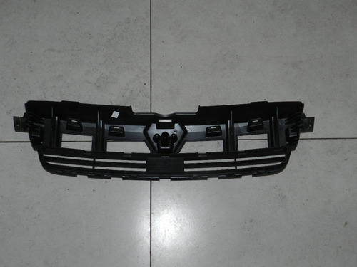 Grade Dianteira Superior Renault Sandero 09 A 13 620368050r