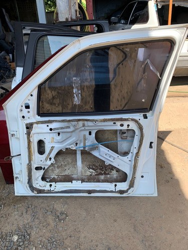 Porta Dianteira Direita Volkswagen Gol 99 C/detalhe