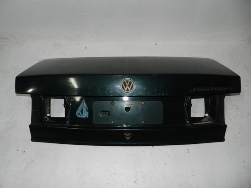 Tampa Traseira Porta-malas Vw Santana 91/05 Detalhe