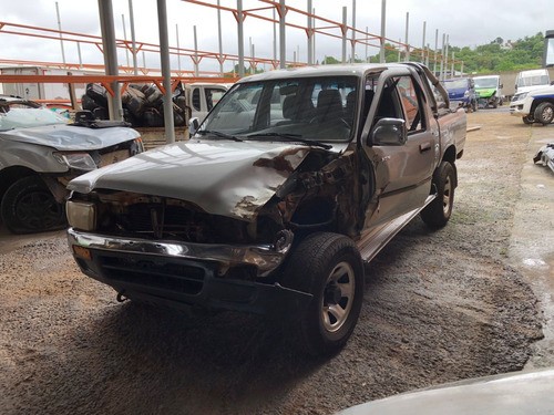 Toyota Hilux 3.0 2003 4x4 Manual Retira Peças - Rs Campo Bom