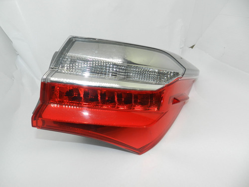 Lanterna Tampa Direita Toyota Corolla 18/19 Com Detalhe