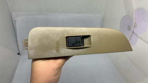 Comando Botão Vidro Elétrico D Direito Corolla 98/02 Detalhe