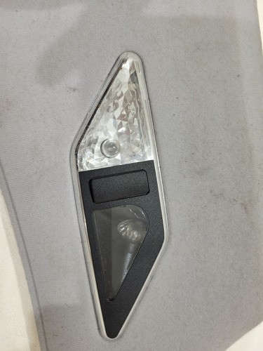 Moldura Luz Cortesia Traseira Esquerda Bmw 328i (r)