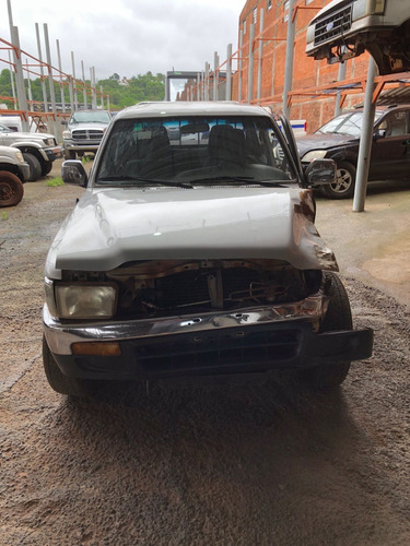 Toyota Hilux 3.0 2003 4x4 Manual Retira Peças - Rs Campo Bom