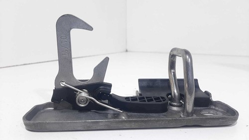 Trava Superior Capo  Vw Tiguan Golf Jetta  1ko823480