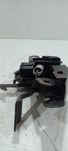 Fechadura Capo Toyota Corolla 98/02 (r)