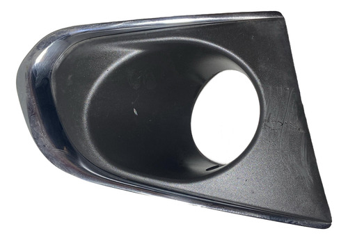Moldura Grade Farol Milha Tracker Dir 2014 2015 2016 Detalhe