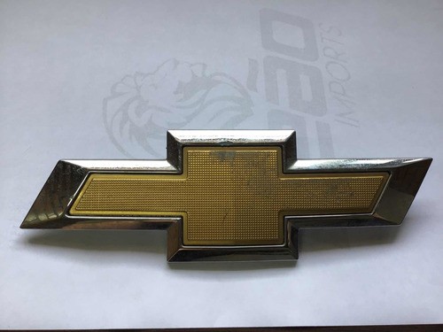 Emblema Gravata Chevrolet Tampa Tras Tracker 20/23. 21701*