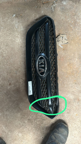 Grade Dianteira Kia Carens C/detalhes