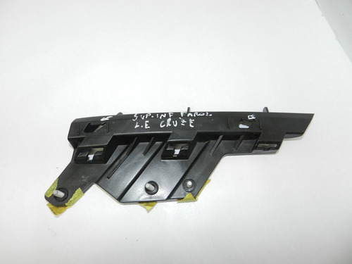 Guia Suporte Inferior Farol Esquerdo Cruze 12/16 Com Detalhe