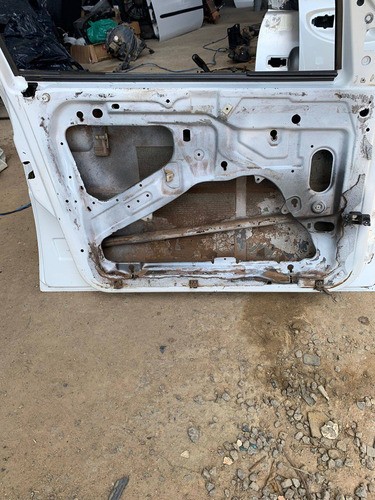 Porta Dianteira Esquerda Volkswagen Gol 99/2000 C/detalhe