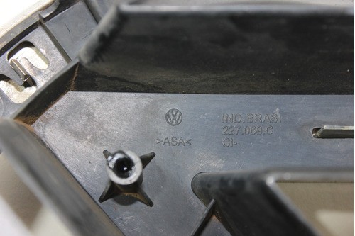 Emblema Grade Dianteira Vw 8-150 00/12 Usado (244)