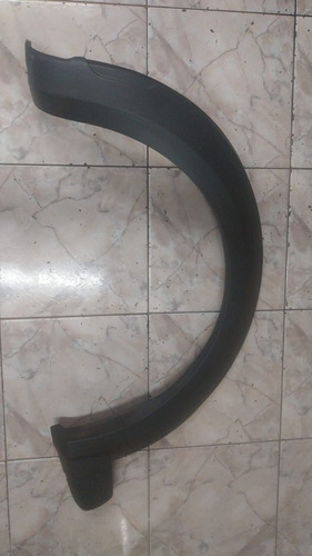 Moldura Do Paralama Dianteiro Esquerdo Strada 100201878 (gb)