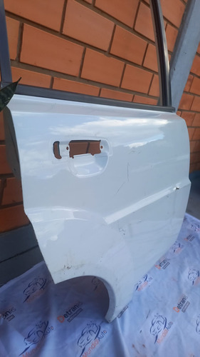 Porta Traseira Direita Mitsubishi Tr4 10/17 Detalhe