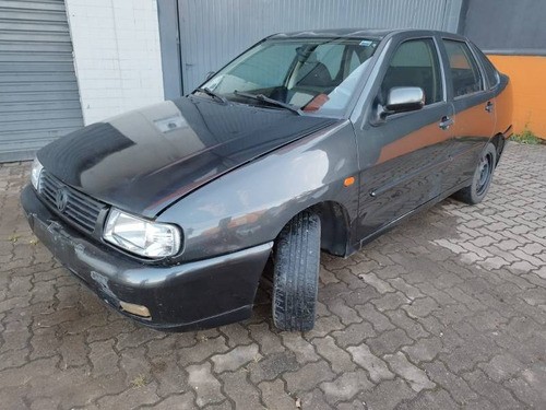 Para-lama Dianteiro Esquerdo   Polo Clas. 1.8 Mi 1998