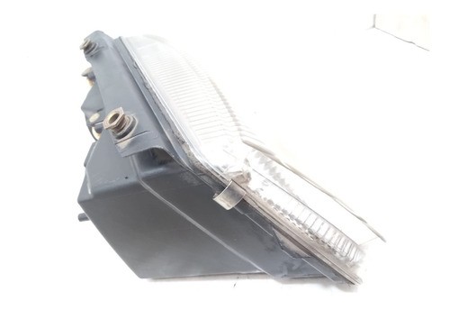 Farol Esquerdo Volkswagen Passat 1997/2000(detalhe)