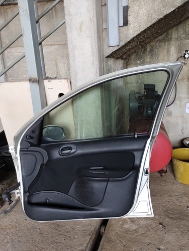 Porta Dianteira Direita Peugeot 2008 Só Lata Usado