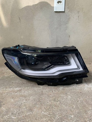 Farol Jeep Compass Lado Direito 16/19 C/ Detalhe Carcaça