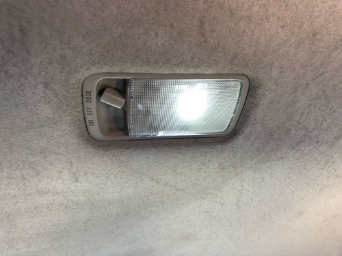 Luz Cortesia Nissan Versa 2017/2017