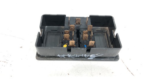 Moldura Botão Vidros Elétricos Vw Santana 91 Até 98 2 Portas