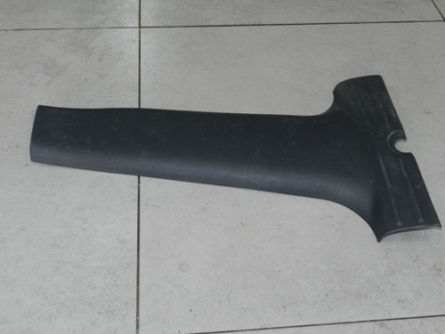 Moldura Acabamento Coluna Direita Vw Gol Parati 1996 A 2014