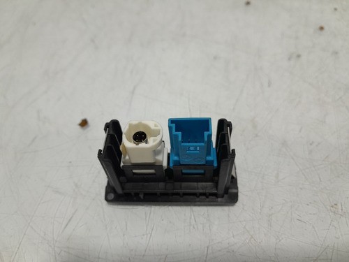 Conector Usb Painel Mercedes Vito 2015 2016 2017