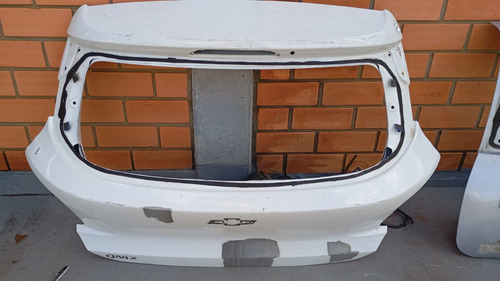 Tampa Traseira Chevrolet Onix Ltz Turbo Hatch 2020/.. 25673