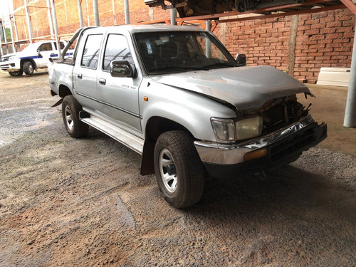 Toyota Hilux 3.0 2003 4x4 Manual Retira Peças - Rs Campo Bom