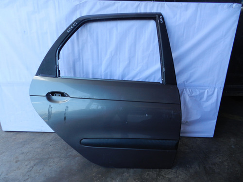Porta Traseira Direita Renault Scenic Megane 99/05 Detalhe