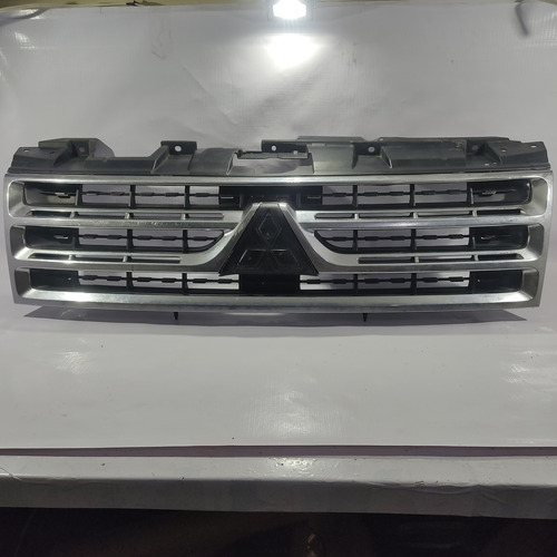 Grade Frontal Pajero Full Mitsubishi 2010 14639