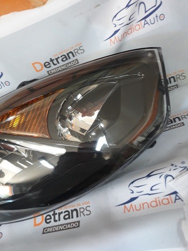 Farol Direito Ford Fiesta Amazon 2010 A 2013 Masc Negra 1777