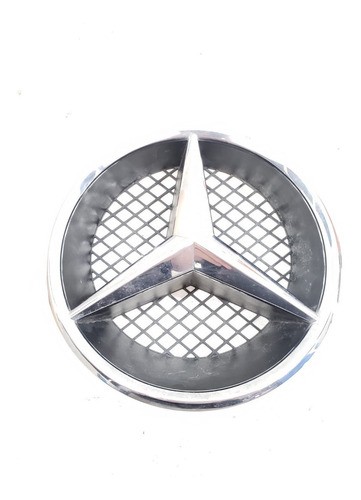 Emblema Grade Frontal Mercedes C-180 2011 (detalhe)