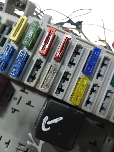 Caixa Fusíveis Gm Corsa Wind 1996 Com Detalhe (ap)