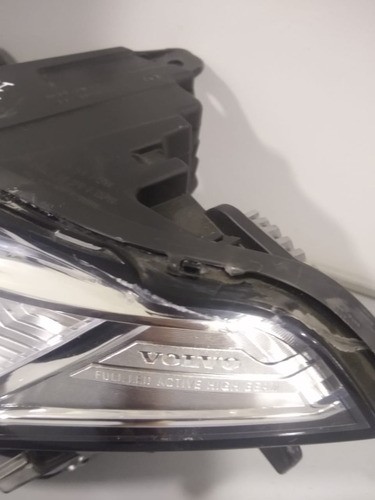 Farol Esquerdo Volvo Xc90 2017 Sem Reatores Com Um Trincado