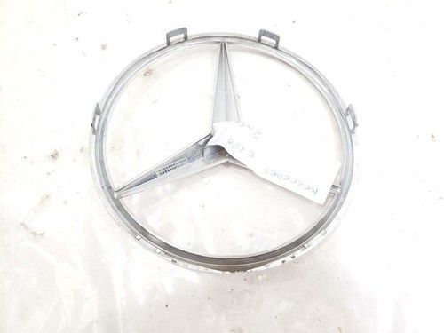 Emblema Grade Frontal Mercedes C-180 2011 (detalhe)