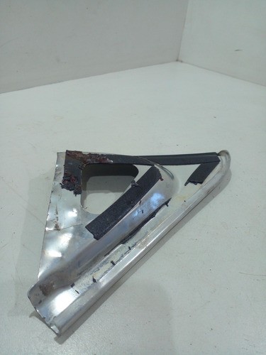 Moldura Retrovisor Direito Santana/quantum 84/89 (vj)