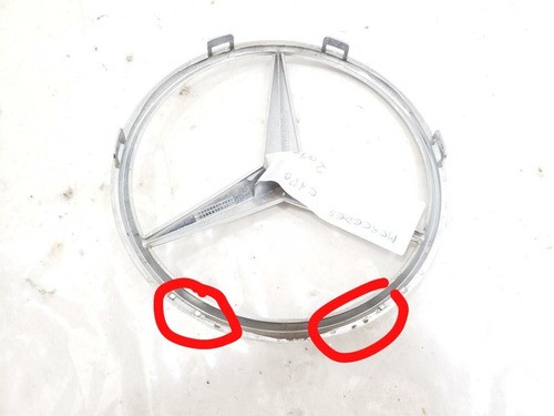 Emblema Grade Frontal Mercedes C-180 2011 (detalhe)