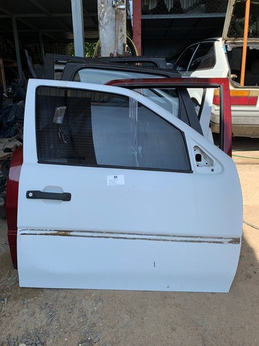 Porta Dianteira Direita Volkswagen Gol 99 C/detalhe