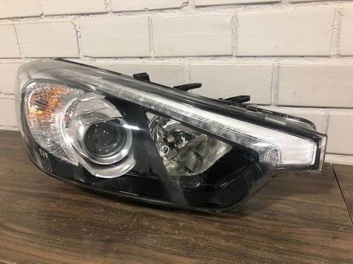 Farol Direito Kia Cerato 2015