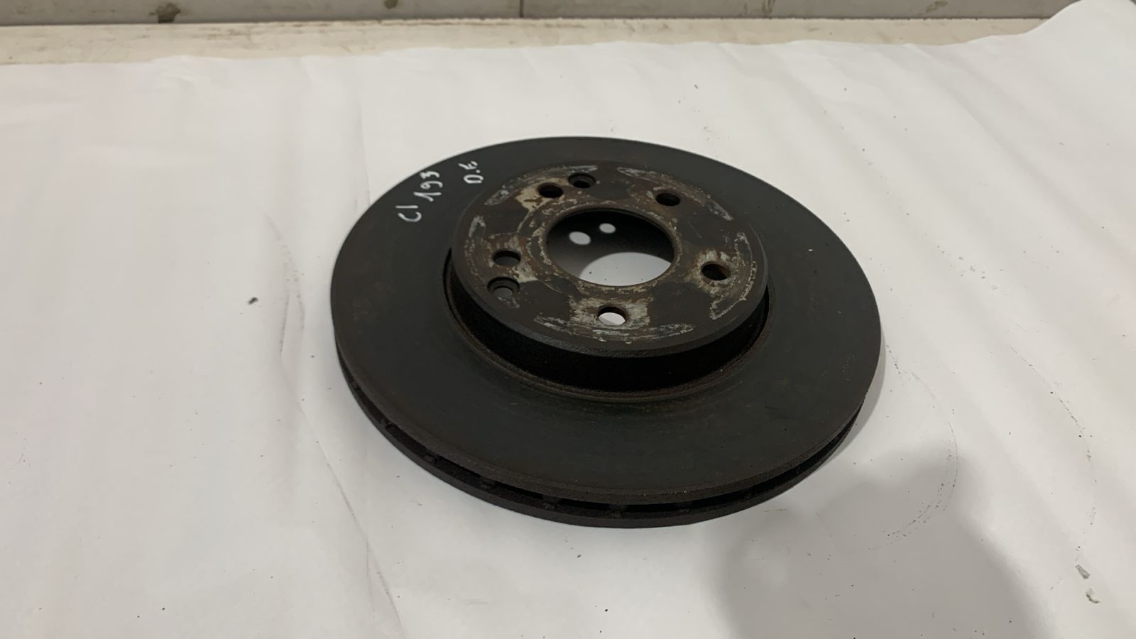 DISCO FREIO COM ABS DIANTEIRO ESQUERDO MERCEDES-BENZ C180K 1.8 16V 4C 2001 A 2006