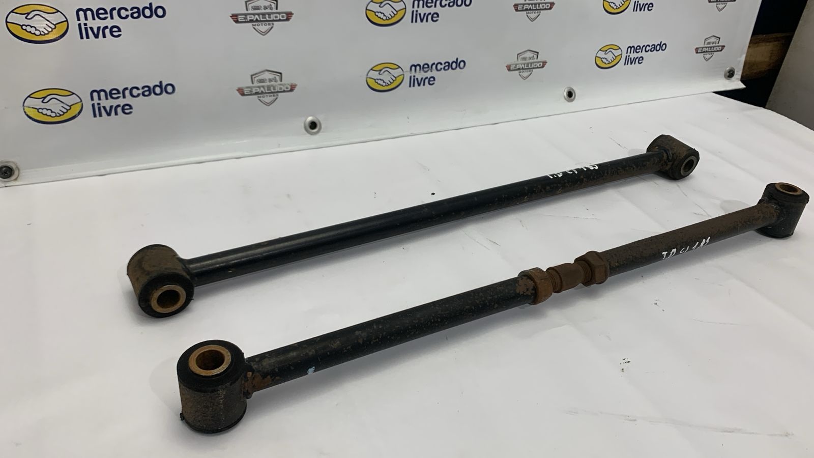 PAR BRAÇO SUSPENSÃO EIXO TRASEIRO LADO DIREITO TOYOTA COROLLA XEI 1.8 16V MANUAL 1998 A 2002