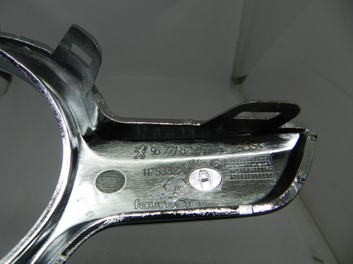 Moldura Cromada Farol Milha Lado Direito Peugeot 208 13/16