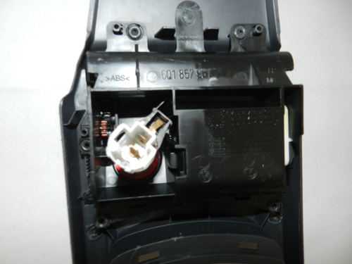 Console Cinzeiro Central Vw Polo 03/14 6q1863241 C Detalhe