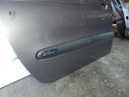 Porta Dianteira Esquerda Renault Scenic Megane 99/05 Detalhe