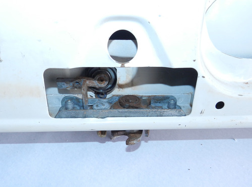 Tampa Traseira Porta-malas Suporte Vw Kombi 94/97 Detalhes